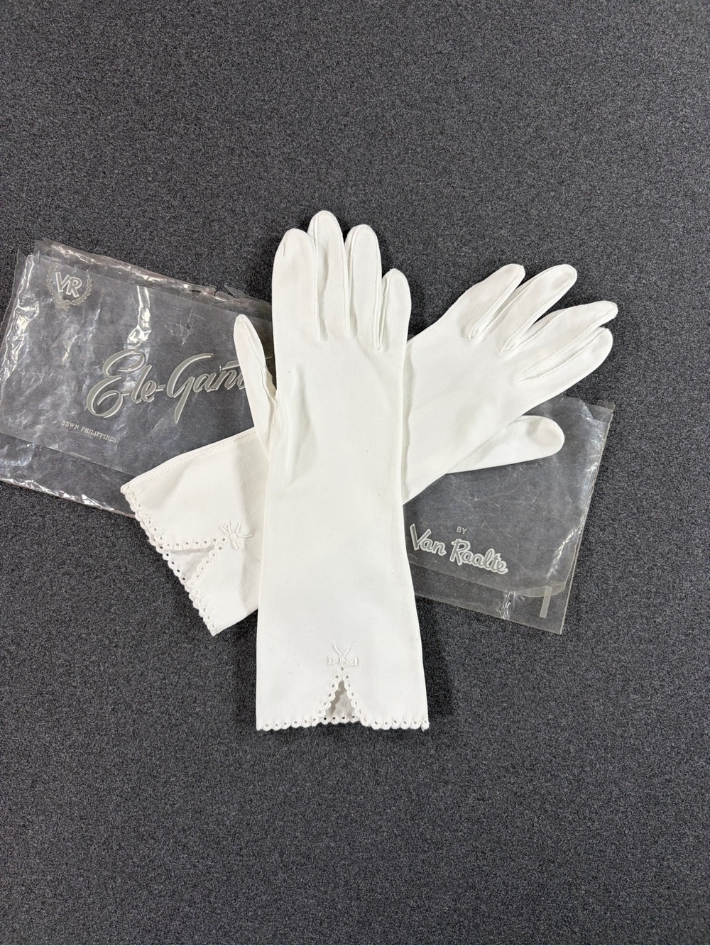 1960s Vintage Van Raalte Womens Gloves Coquette Tea Party Scalloped Size 6 /12